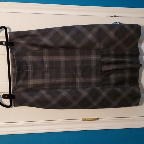 New York and Company Plaid Skirt - Picture 2 of 4